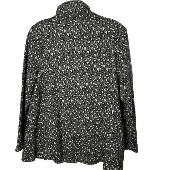 Habitat  NWT shacket,jacket,women M. Grey animal print,,PTP 21”, wide at waist - Picture 2 of 14